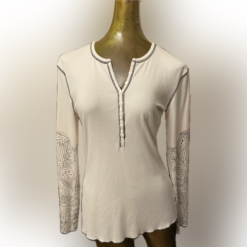 Gorgeous designer knitwear w/black floral line drawings on sleeves and back
